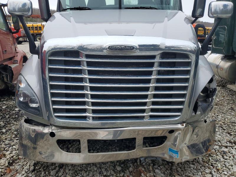 2019 FREIGHTLINER CASCADIA 125 SEMI TRUCK — Фото 7 из 10