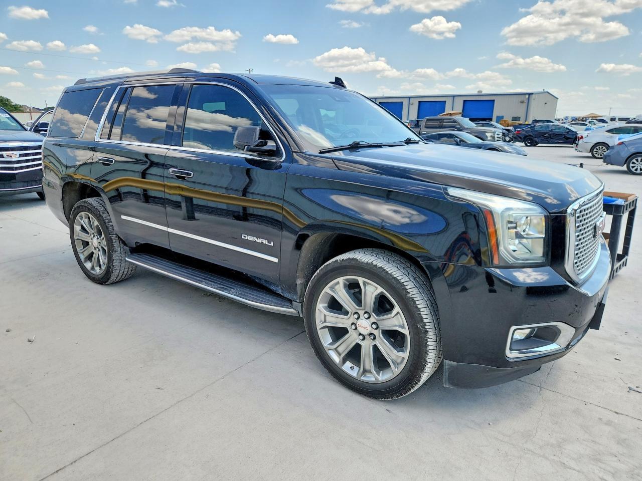 2019 GMC YUKON DENALI — Фото 4 из 13