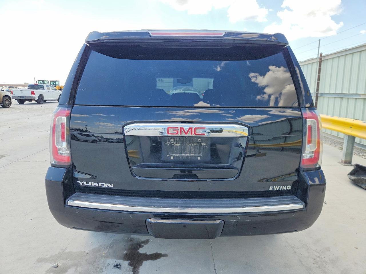 2019 GMC YUKON DENALI — Фото 6 из 13