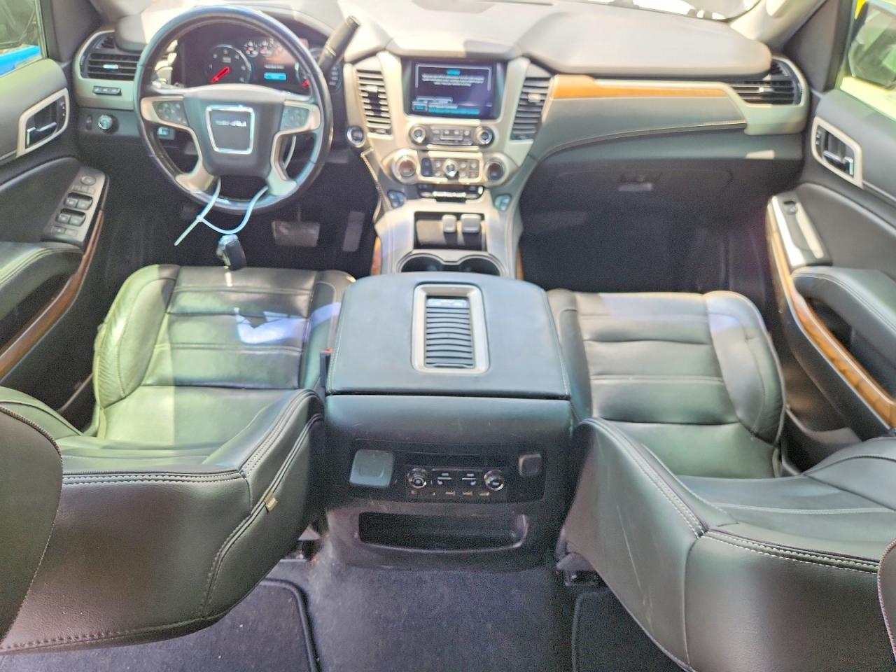 2019 GMC YUKON DENALI — Фото 8 из 13