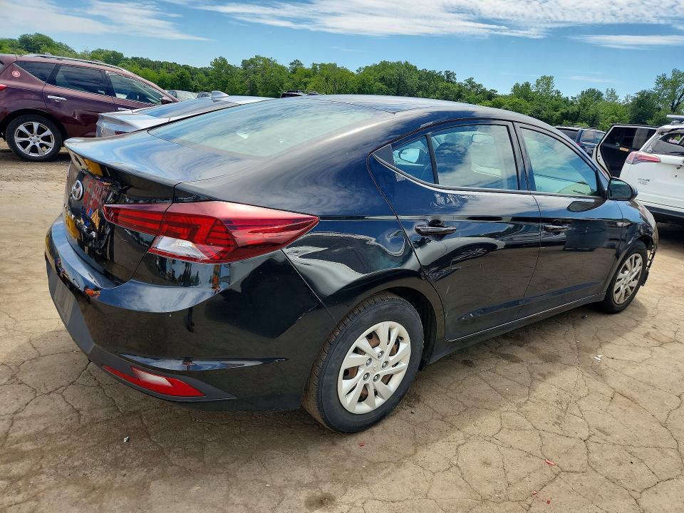 2019 HYUNDAI ELANTRA SE — Фото 3 из 12