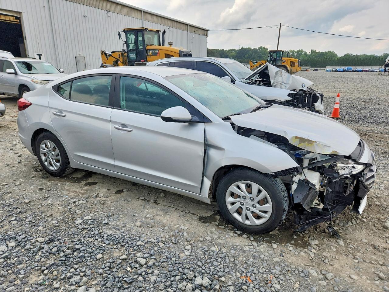 2019 HYUNDAI ELANTRA SE — Фото 4 из 12