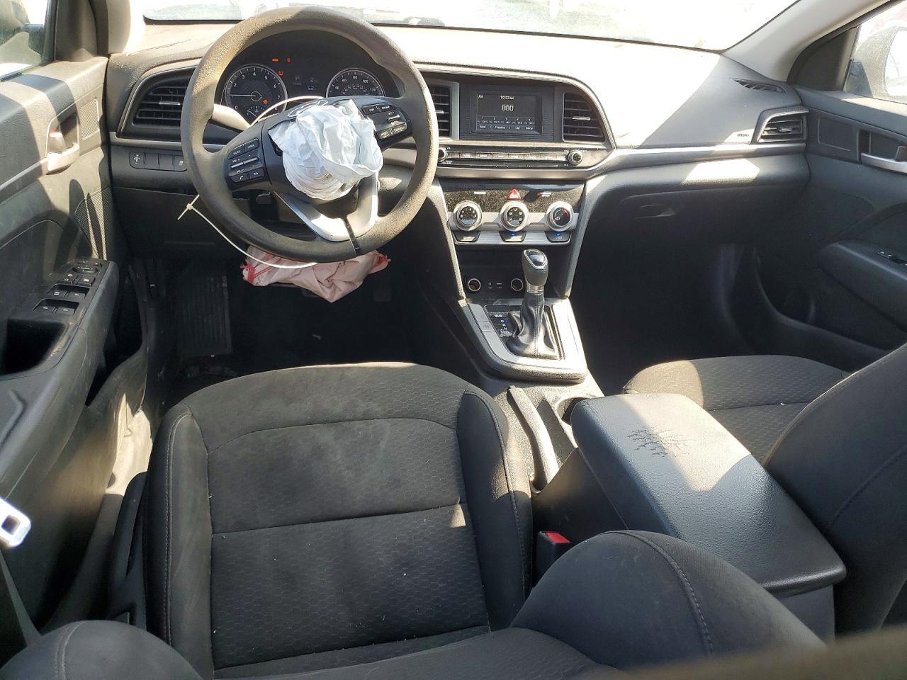 2019 HYUNDAI ELANTRA SE — Фото 8 из 13