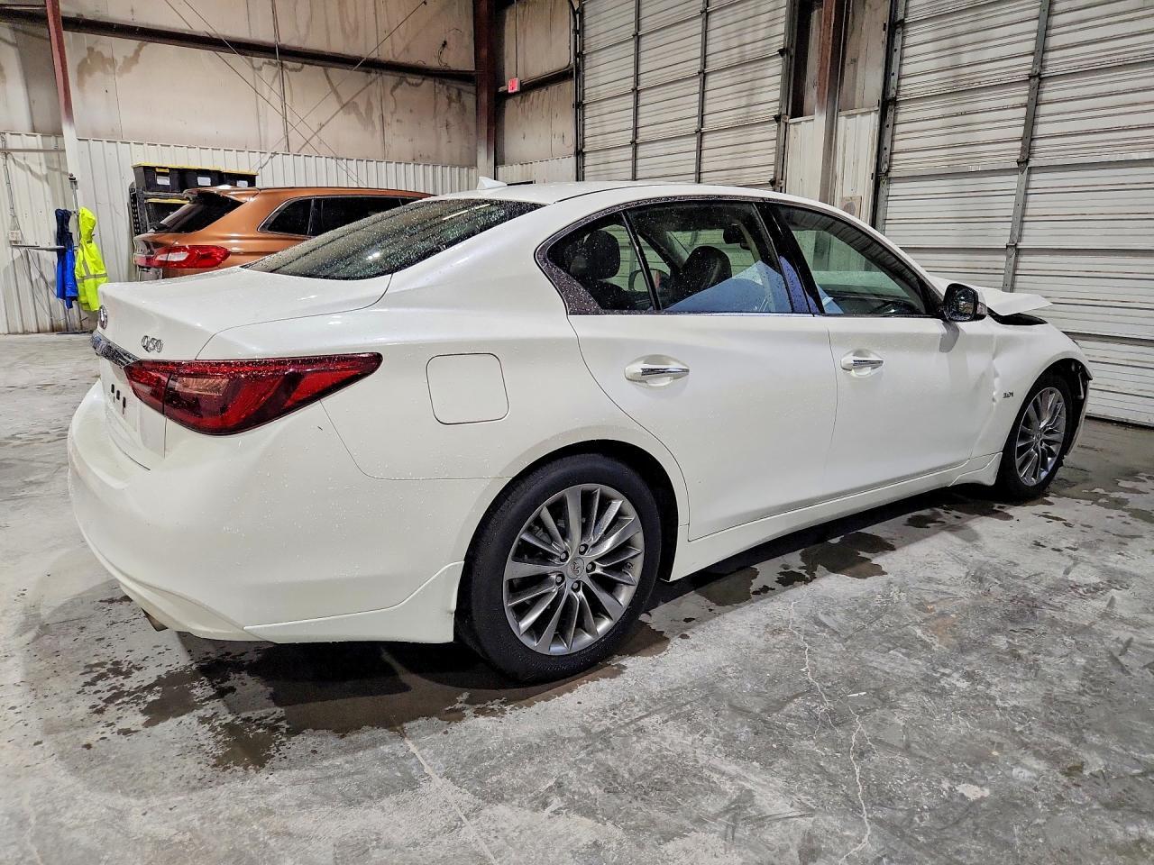 2019 INFINITI Q50 3.0T LUXE — Фото 3 из 12