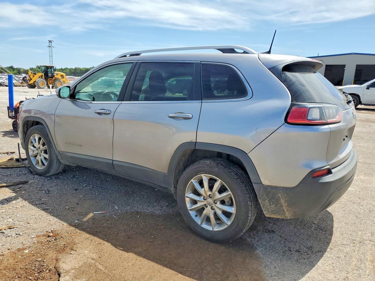 2019 JEEP CHEROKEE LATITUDE — Фото 2 из 13