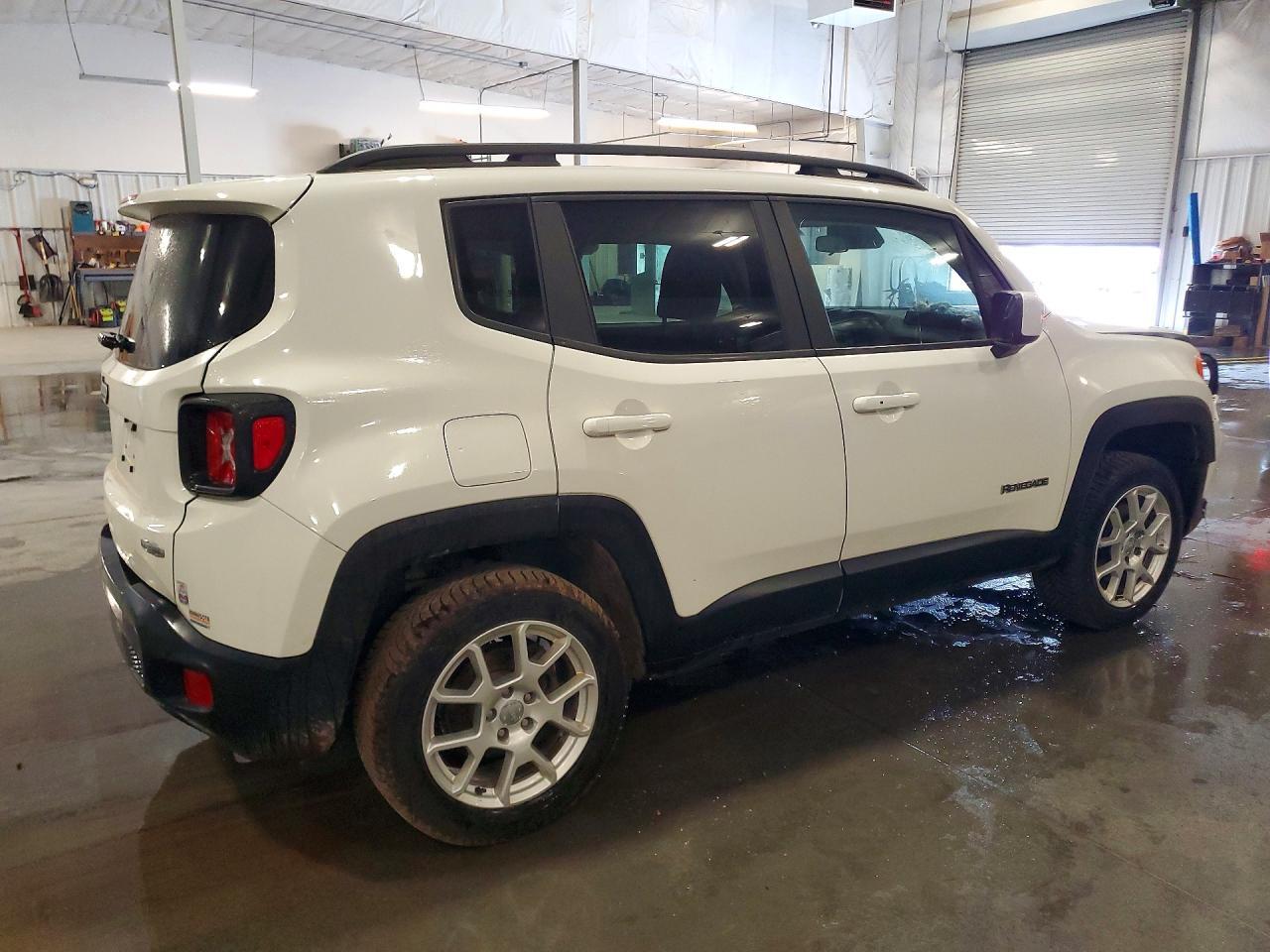 2019 JEEP RENEGADE LATITUDE — Фото 3 из 13