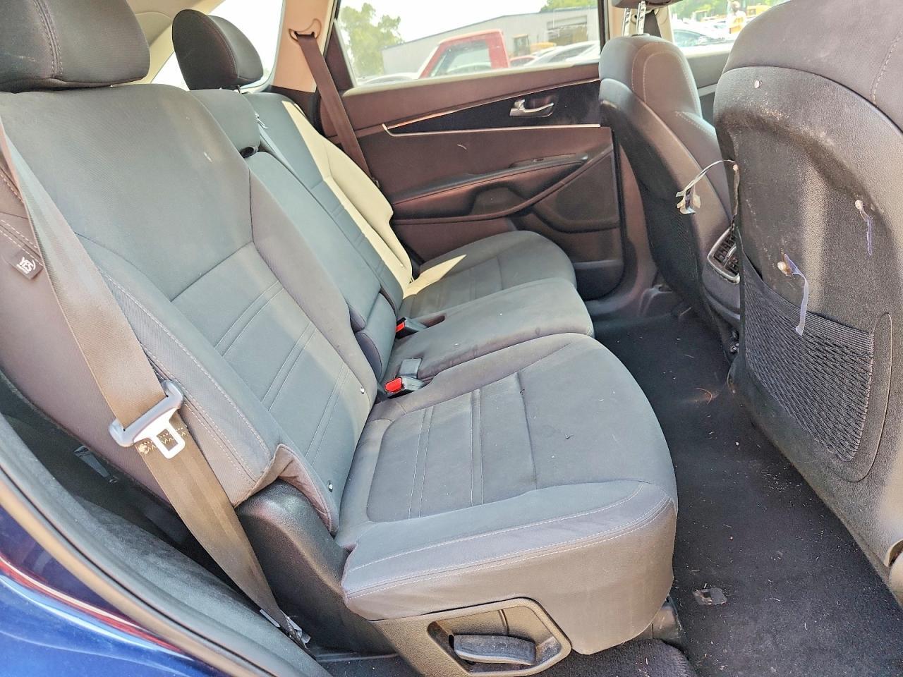 2019 KIA SORENTO LX V6 — Фото 11 из 13