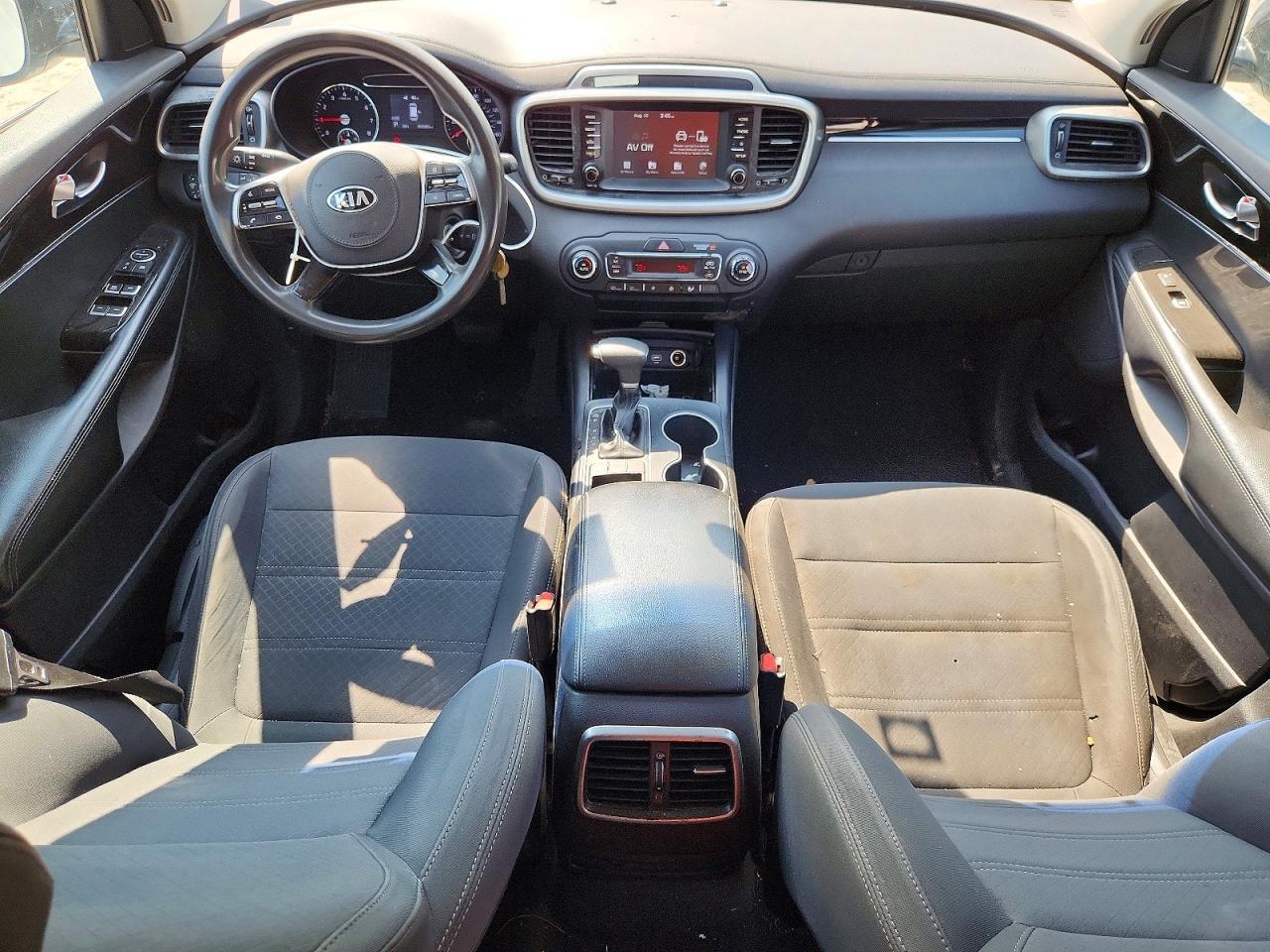 2019 KIA SORENTO LX V6 — Фото 8 из 13