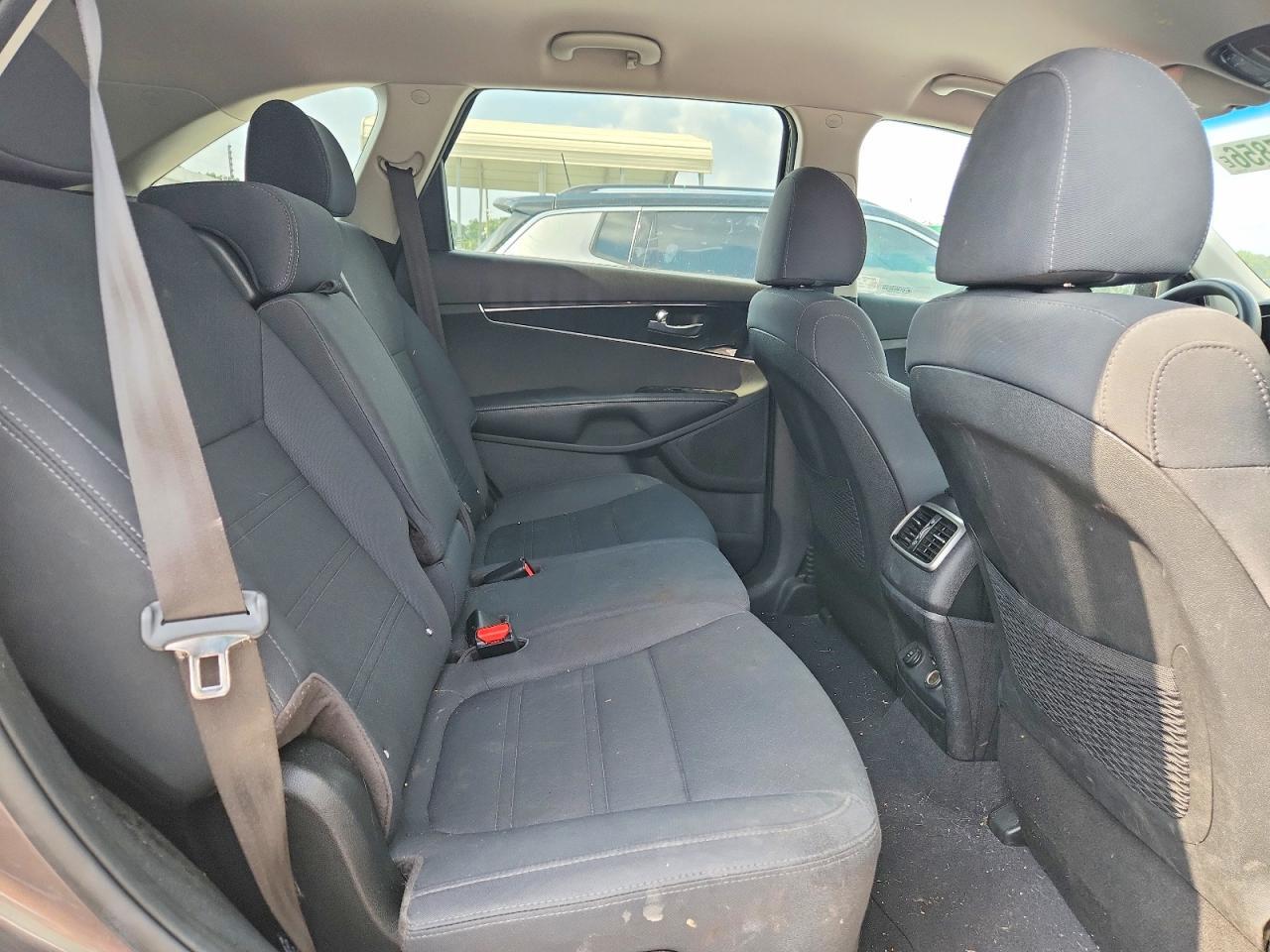 2019 KIA SORENTO LX V6 — Фото 11 из 13