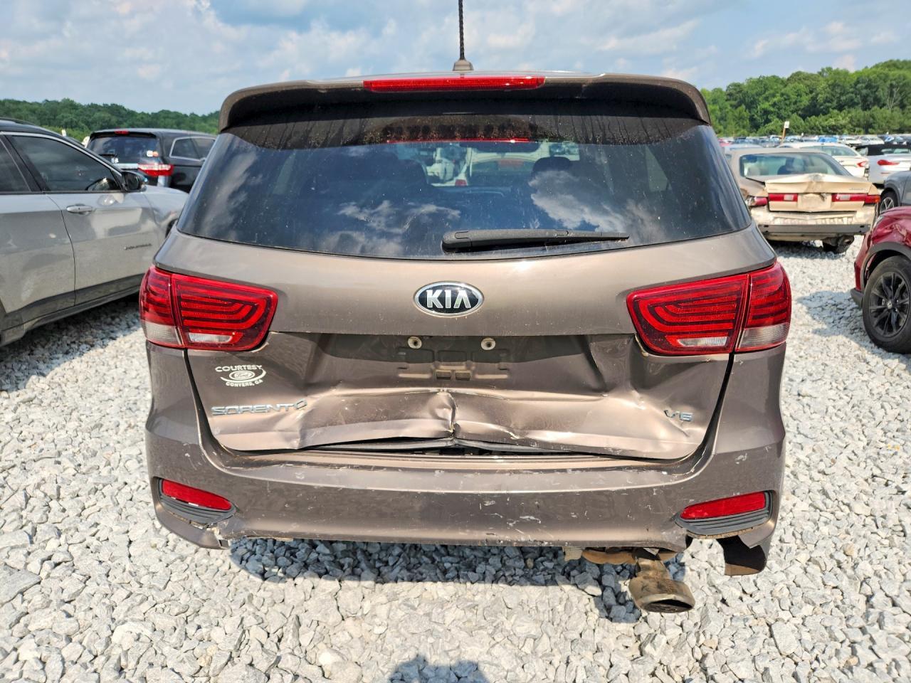 2019 KIA SORENTO LX V6 — Фото 6 из 13