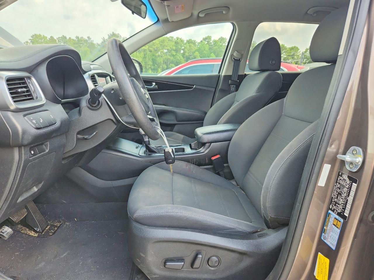 2019 KIA SORENTO LX V6 — Фото 7 из 13