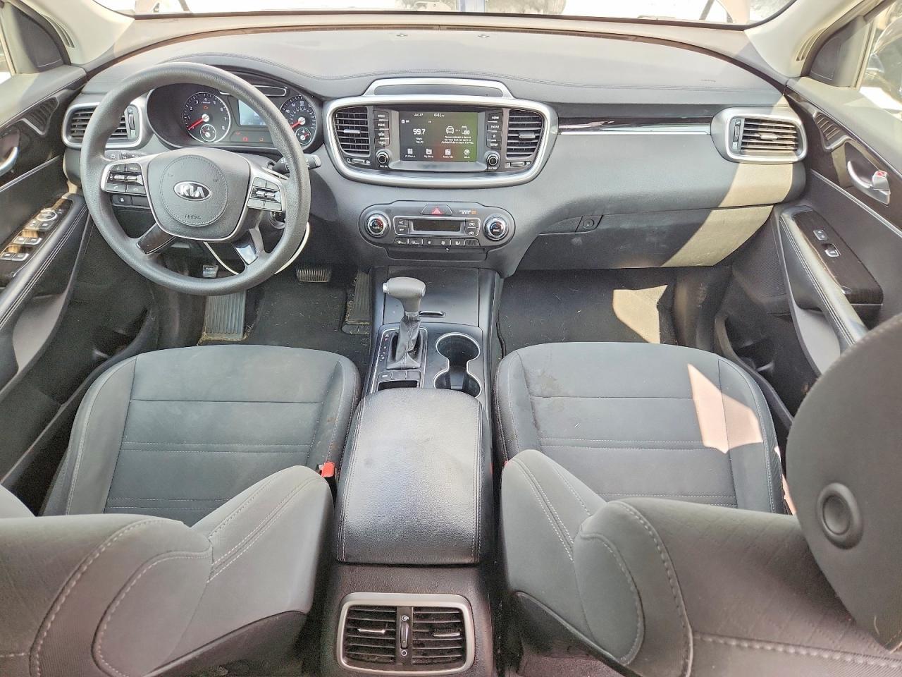 2019 KIA SORENTO LX V6 — Фото 8 из 13