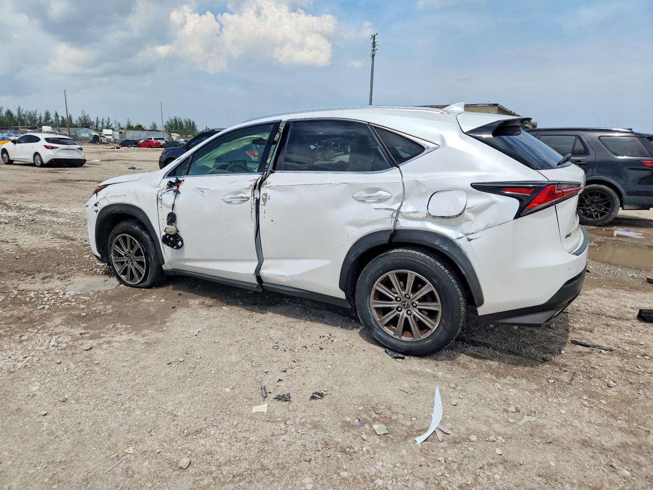 2019 LEXUS NX 300 BASE — Фото 2 из 14
