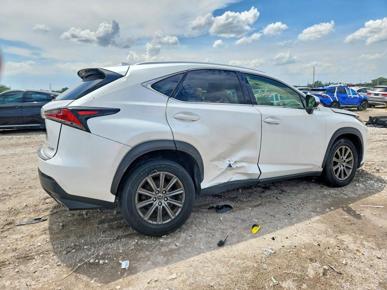 2019 LEXUS NX 300 BASE — Фото 3 из 14