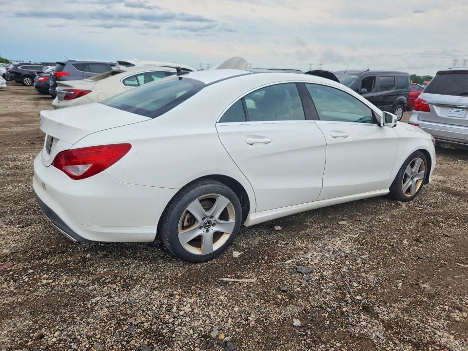 2019 MERCEDES-BENZ CLA 250 — Фото 3 из 12