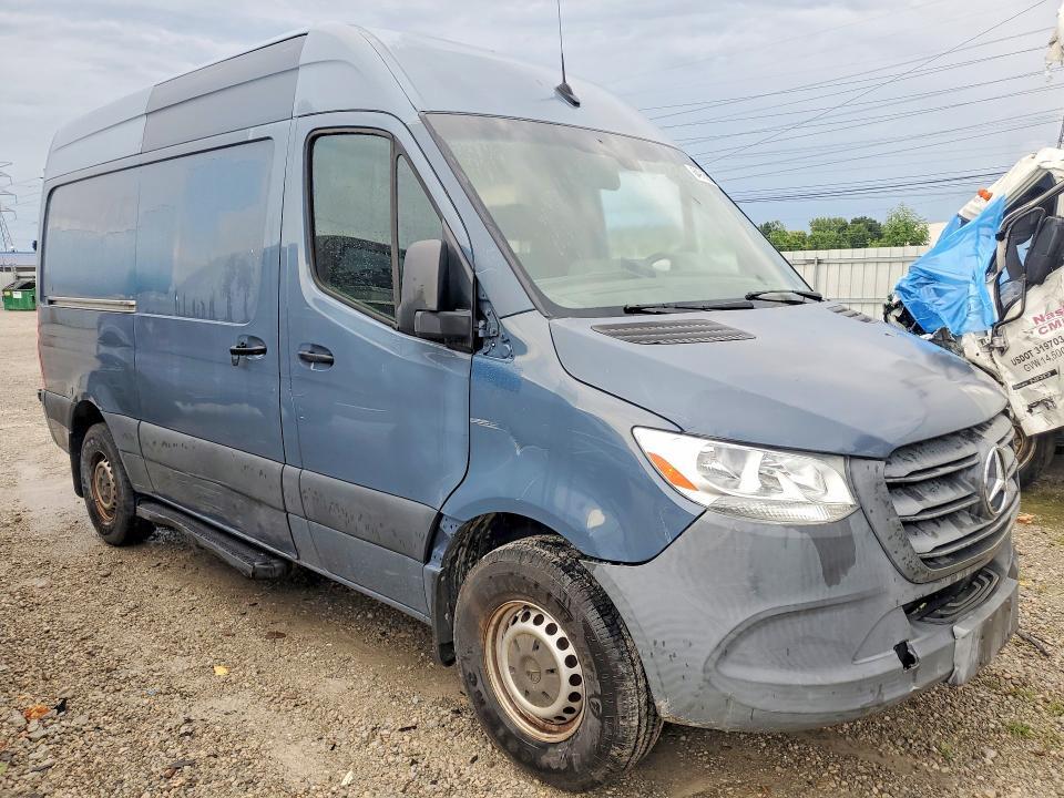 2019 MERCEDES-BENZ SPRINTER 2500/3500 — Фото 4 из 12