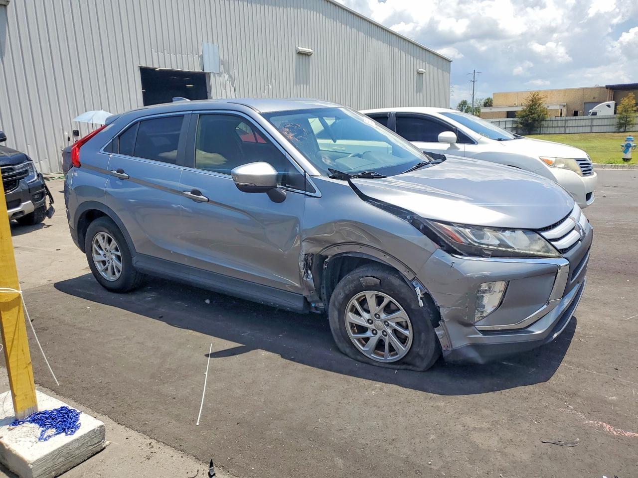 JA4AT3AA5KZ046209 2019 MITSUBISHI ECLIPSE CROSS photo no. 4
