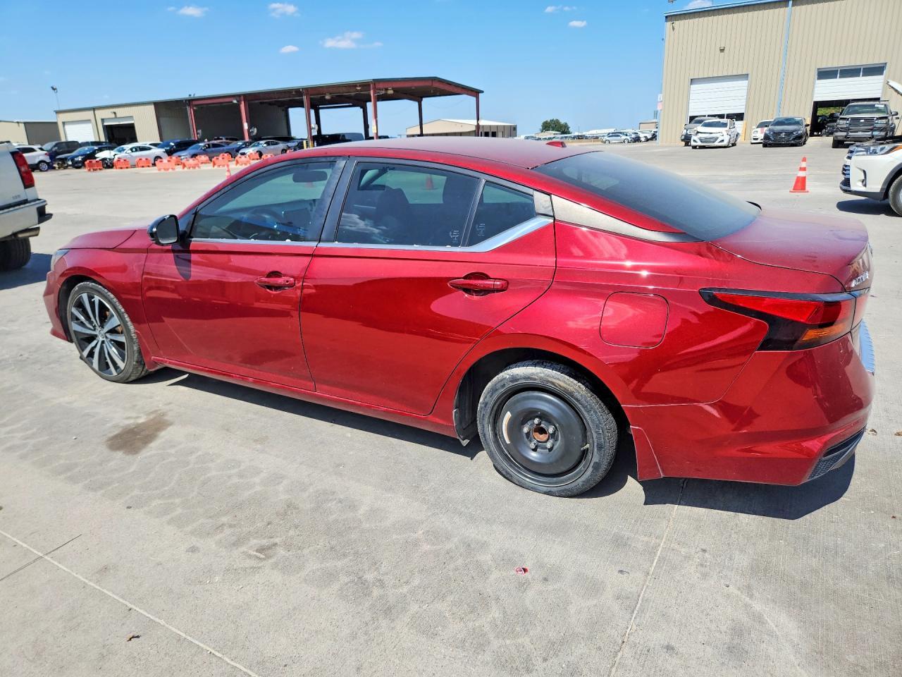 2019 NISSAN ALTIMA SR — Фото 2 из 12