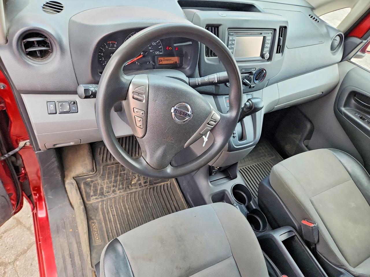 2019 NISSAN NV200 SV — Фото 8 из 13