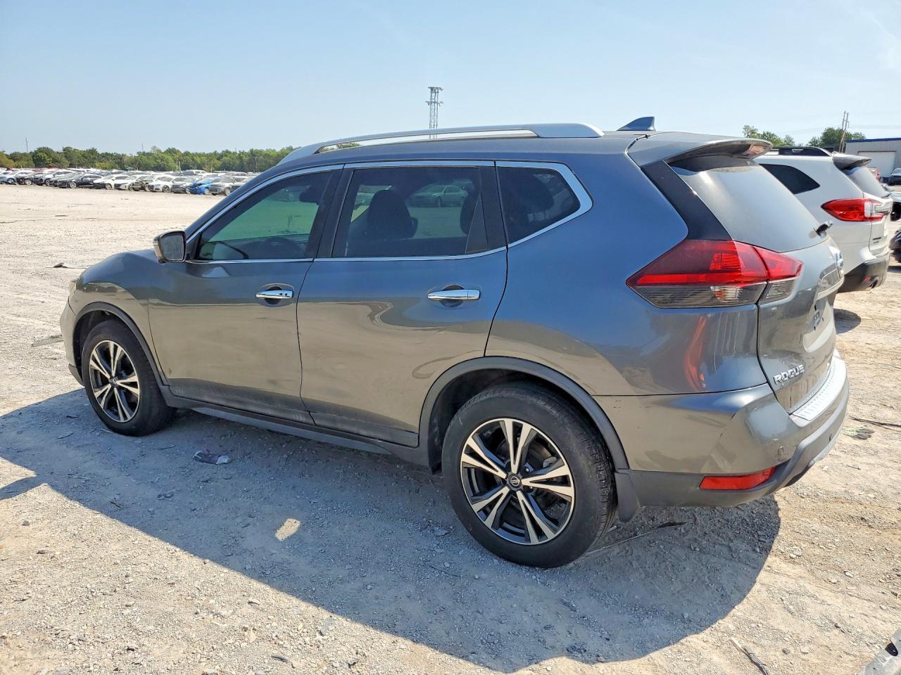 2019 NISSAN ROGUE SV — Фото 2 из 14