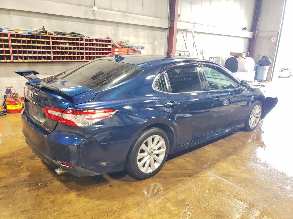 2019 TOYOTA CAMRY LE — Фото 3 из 12