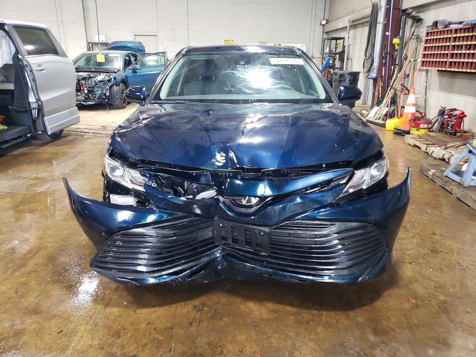 2019 TOYOTA CAMRY LE — Фото 5 из 12