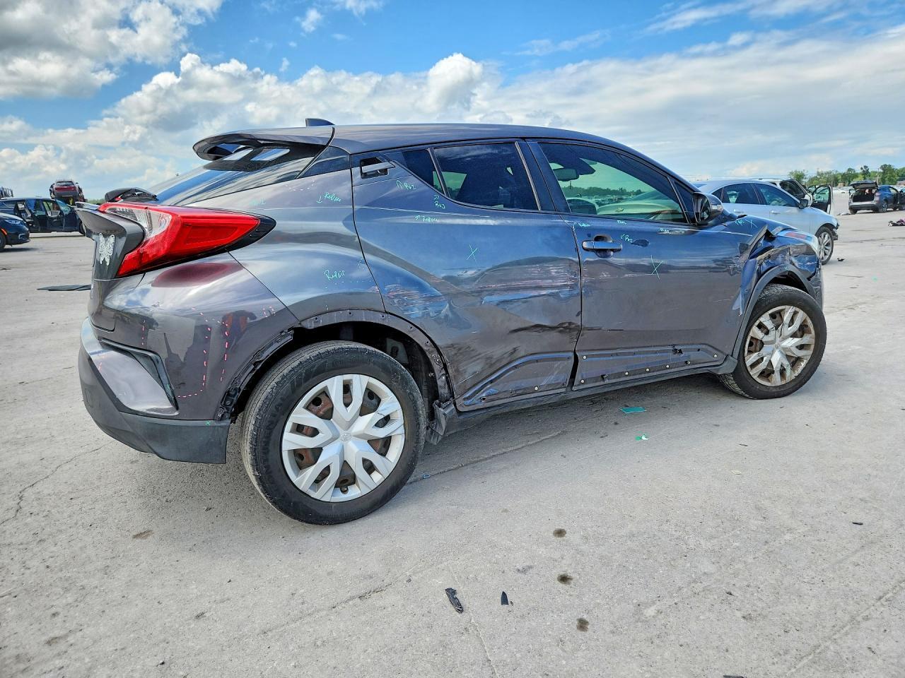 2019 TOYOTA C-HR LE — Фото 3 из 13