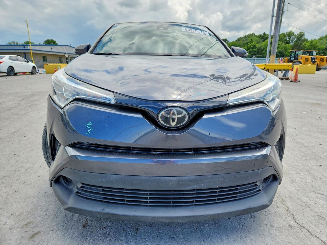 2019 TOYOTA C-HR LE — Фото 5 из 13