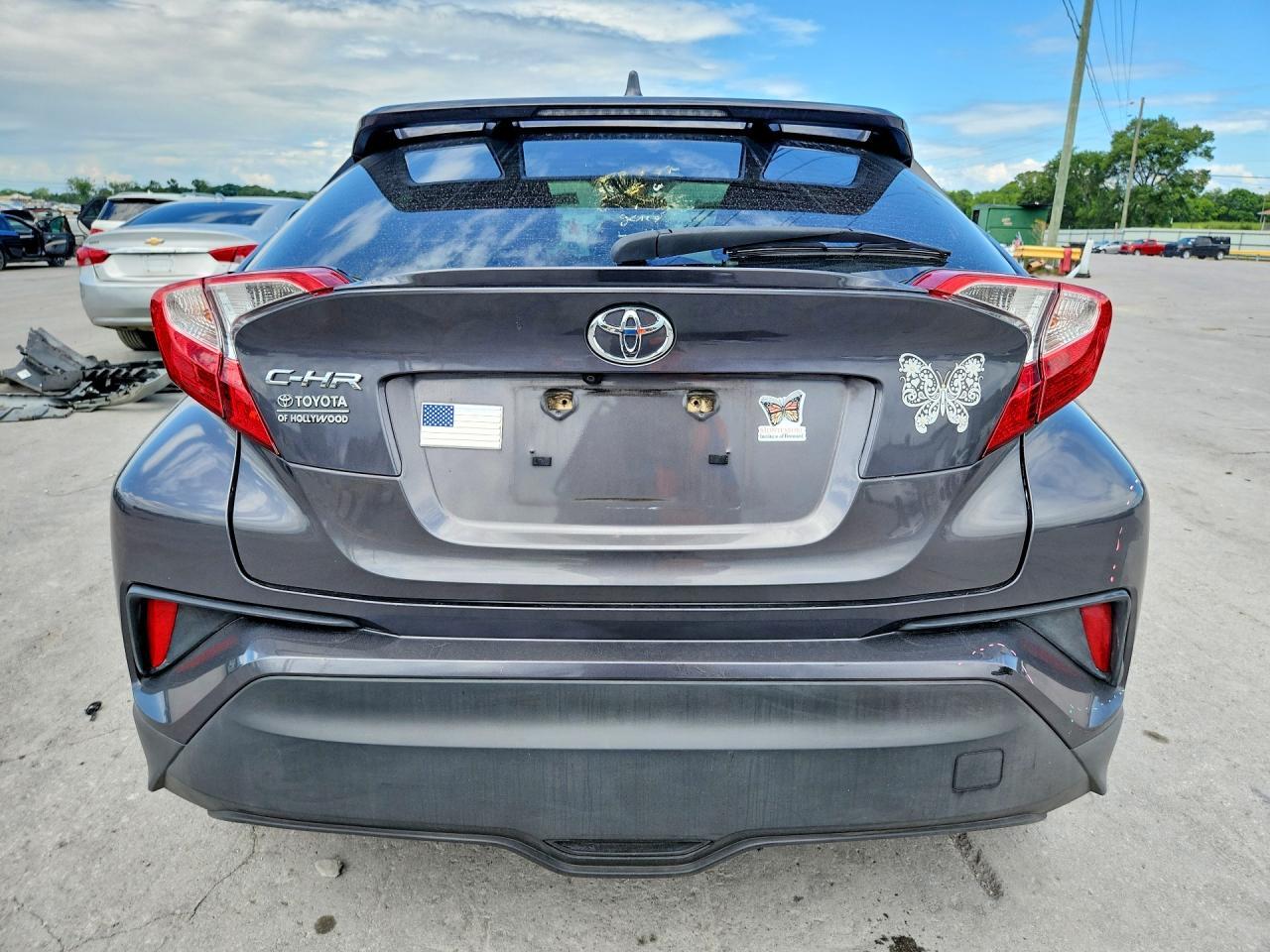 2019 TOYOTA C-HR LE — Фото 6 из 13