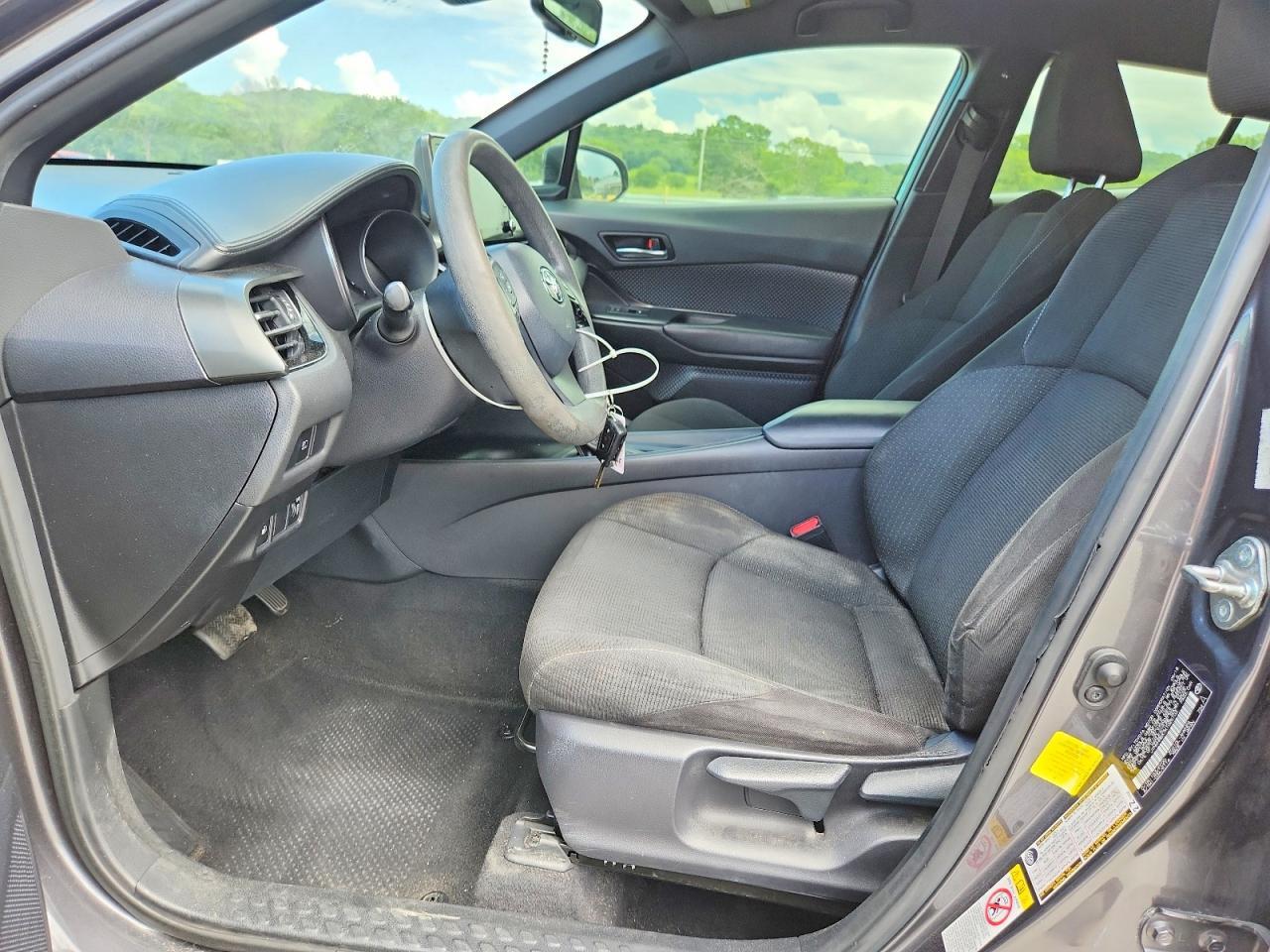 2019 TOYOTA C-HR LE — Фото 7 из 13