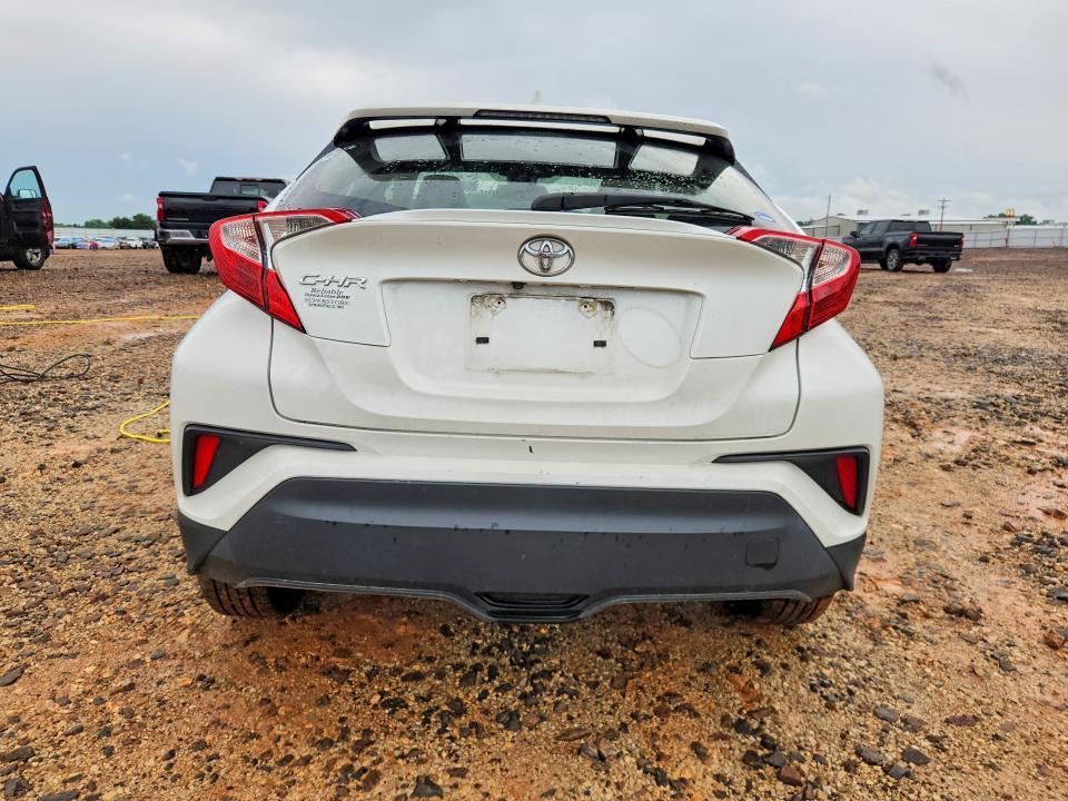 2019 TOYOTA C-HR LE — Фото 6 из 14