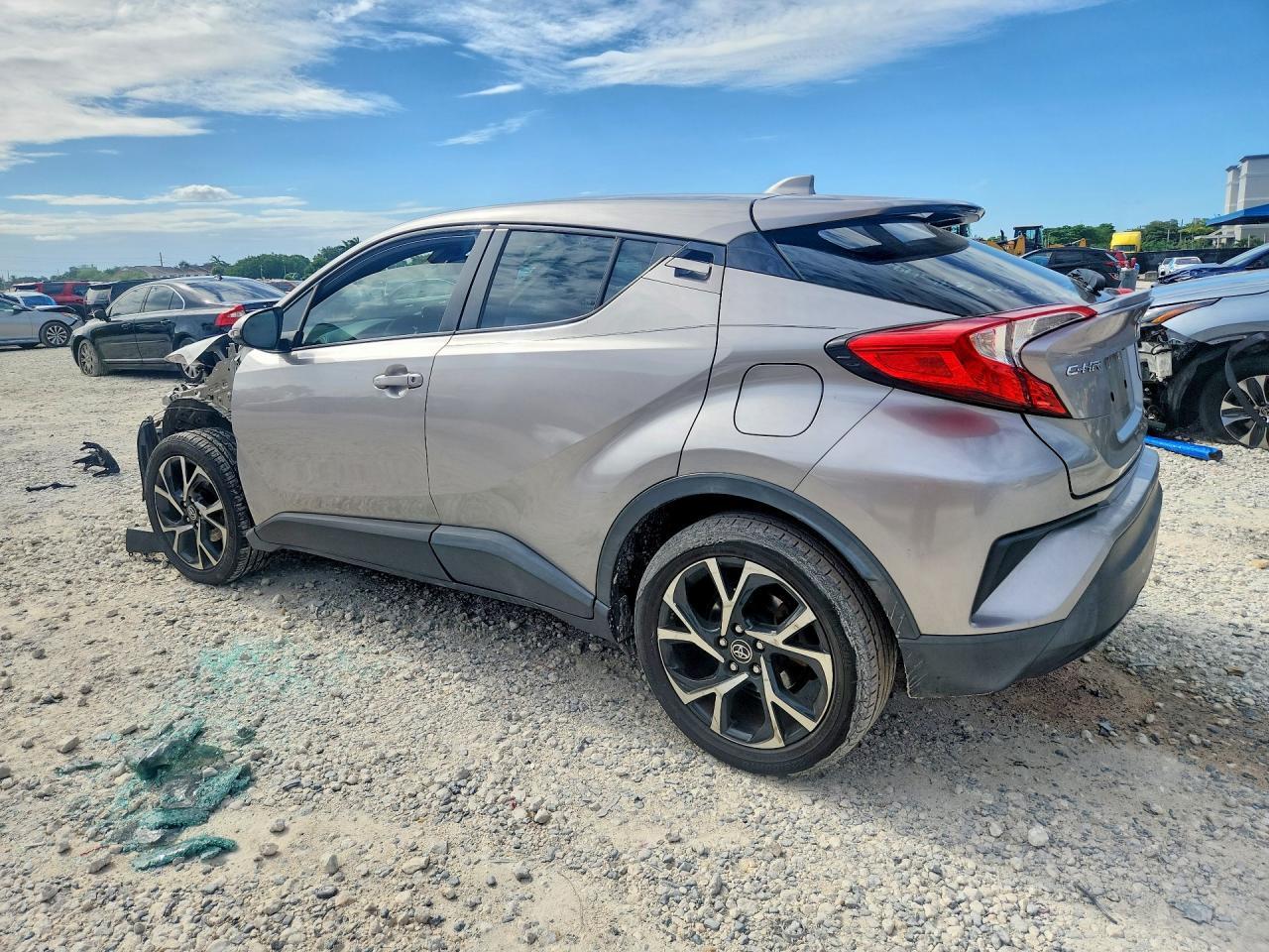 2019 TOYOTA C-HR XLE — Фото 2 из 12