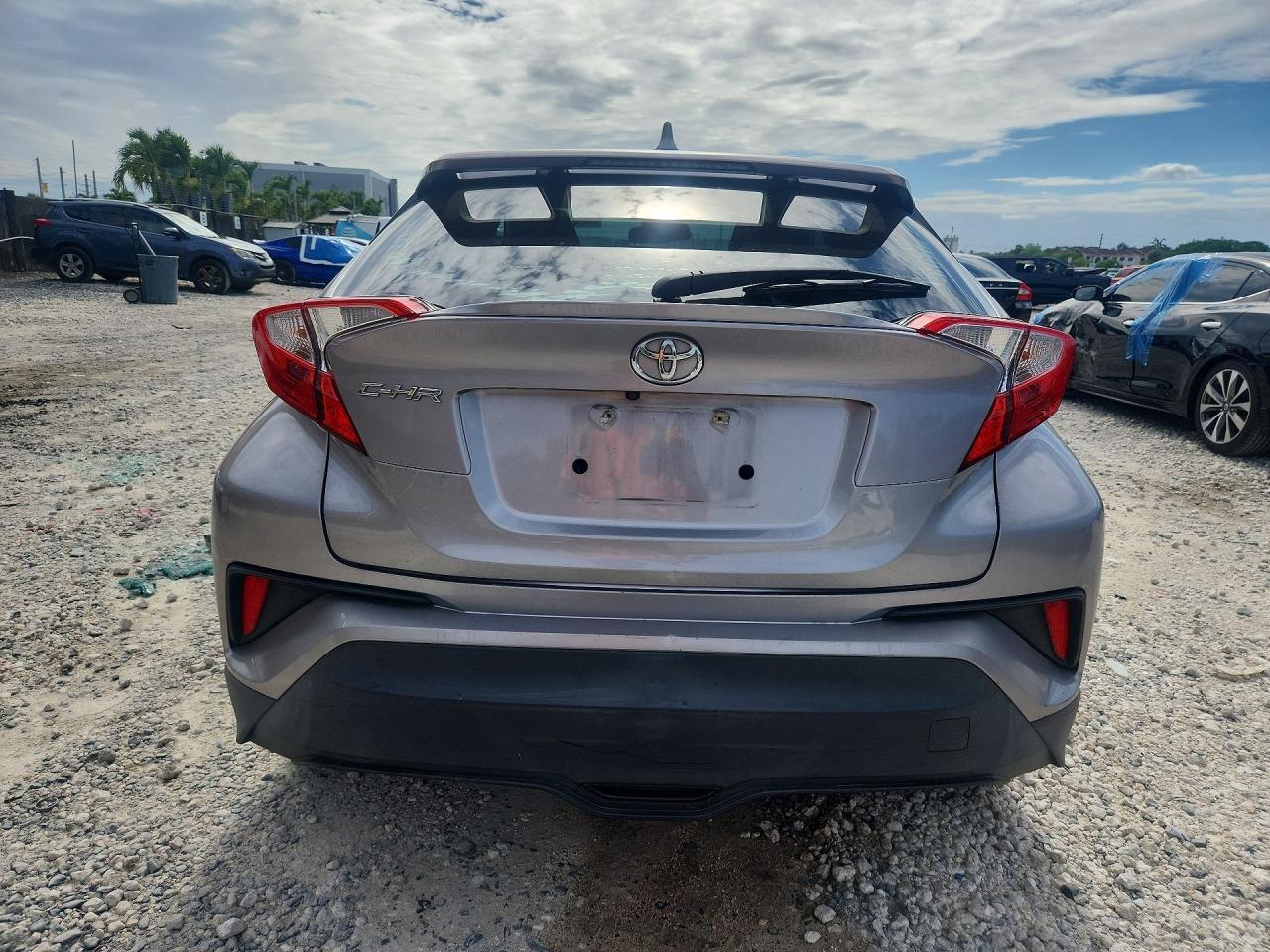 2019 TOYOTA C-HR XLE — Фото 6 из 12