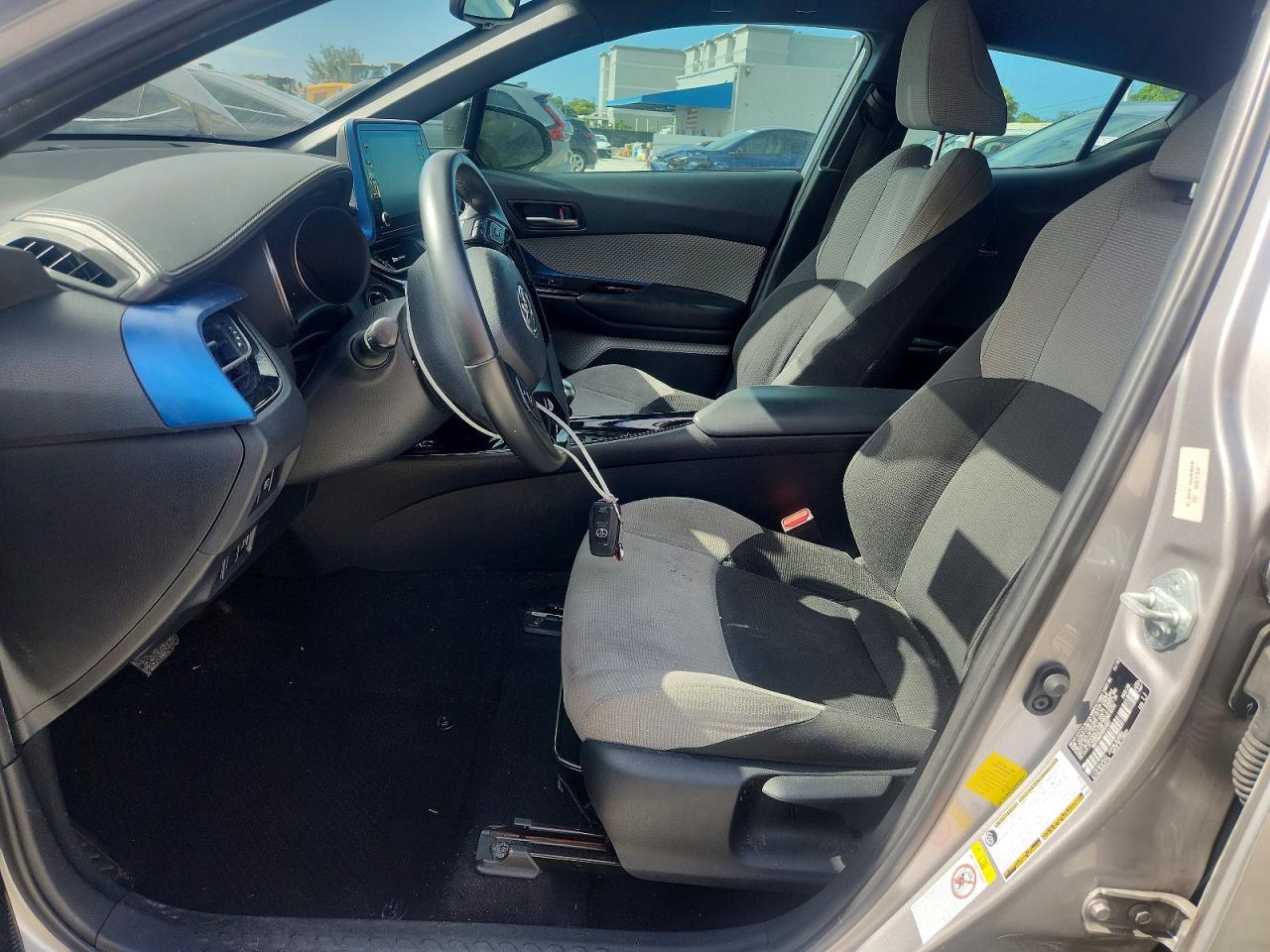 2019 TOYOTA C-HR XLE — Фото 7 из 12