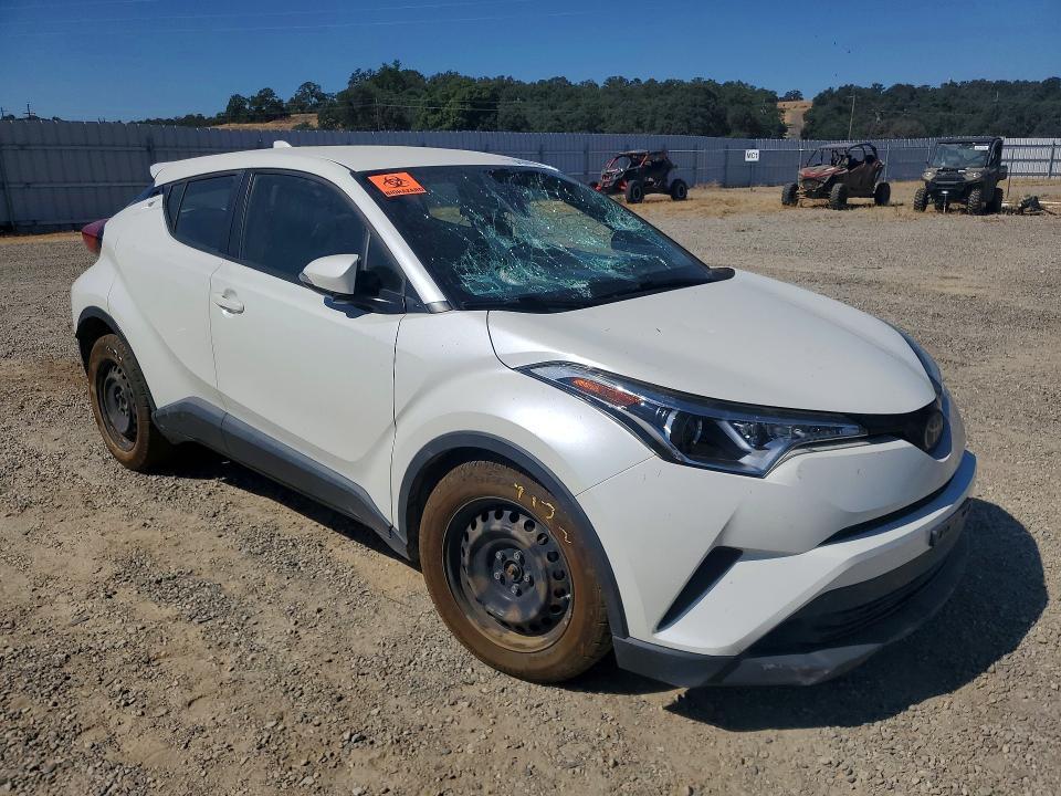 2019 TOYOTA C-HR LE — Фото 4 из 12
