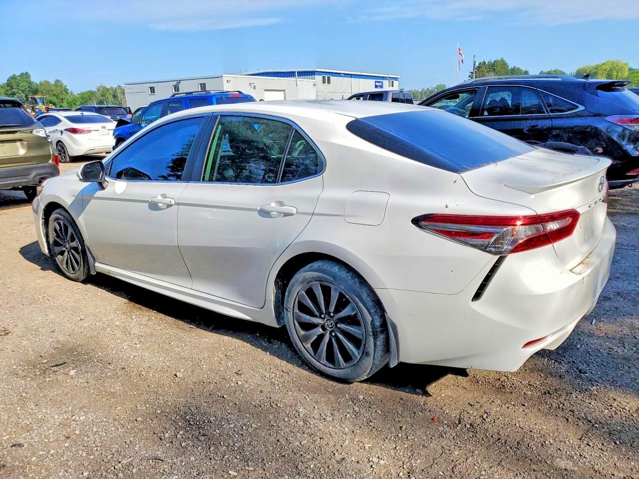 2019 TOYOTA CAMRY L — Фото 2 из 12