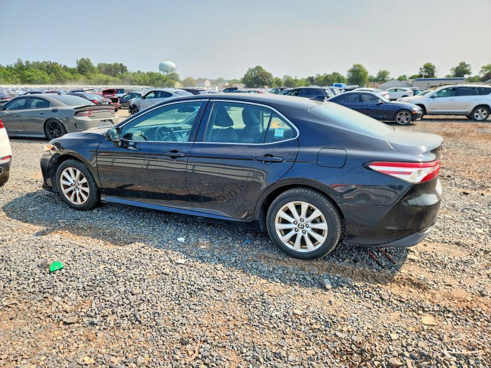 2019 TOYOTA CAMRY LE — Фото 2 из 12