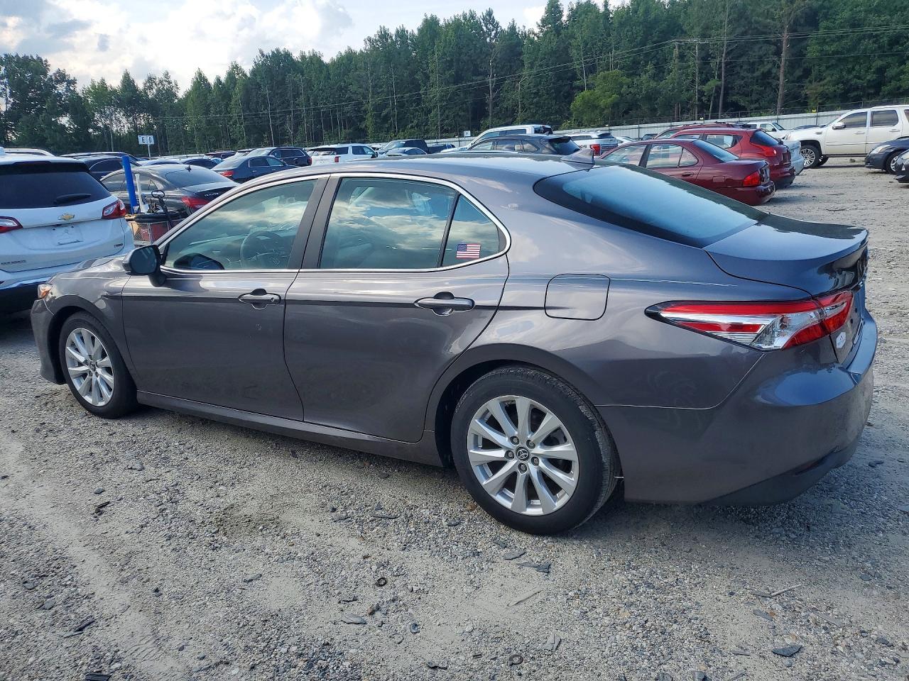 2019 TOYOTA CAMRY LE — Фото 2 из 13
