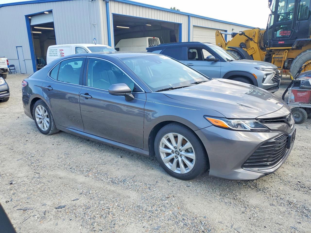 2019 TOYOTA CAMRY LE — Фото 4 из 13