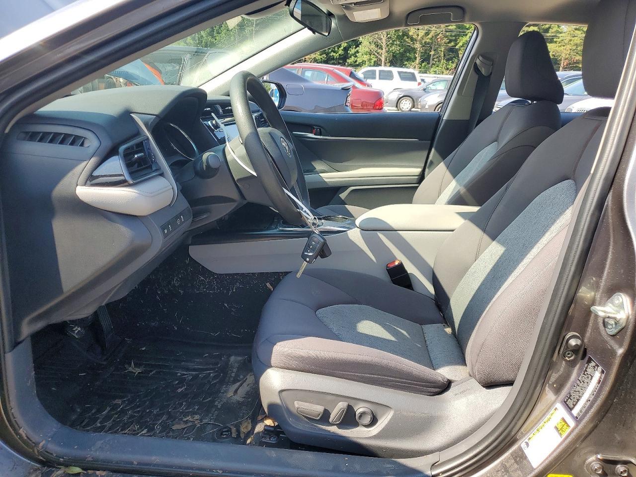 2019 TOYOTA CAMRY LE — Фото 7 из 13