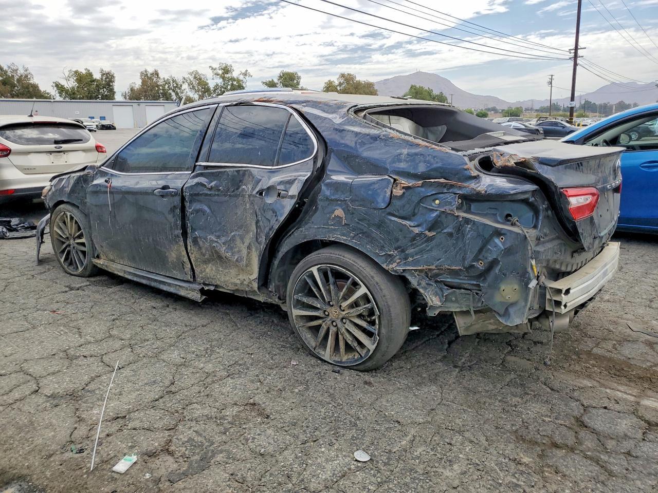 2019 TOYOTA CAMRY XSE — Фото 2 из 12