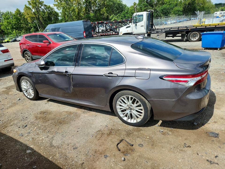 2019 TOYOTA CAMRY HYBRID XLE — Фото 2 из 12