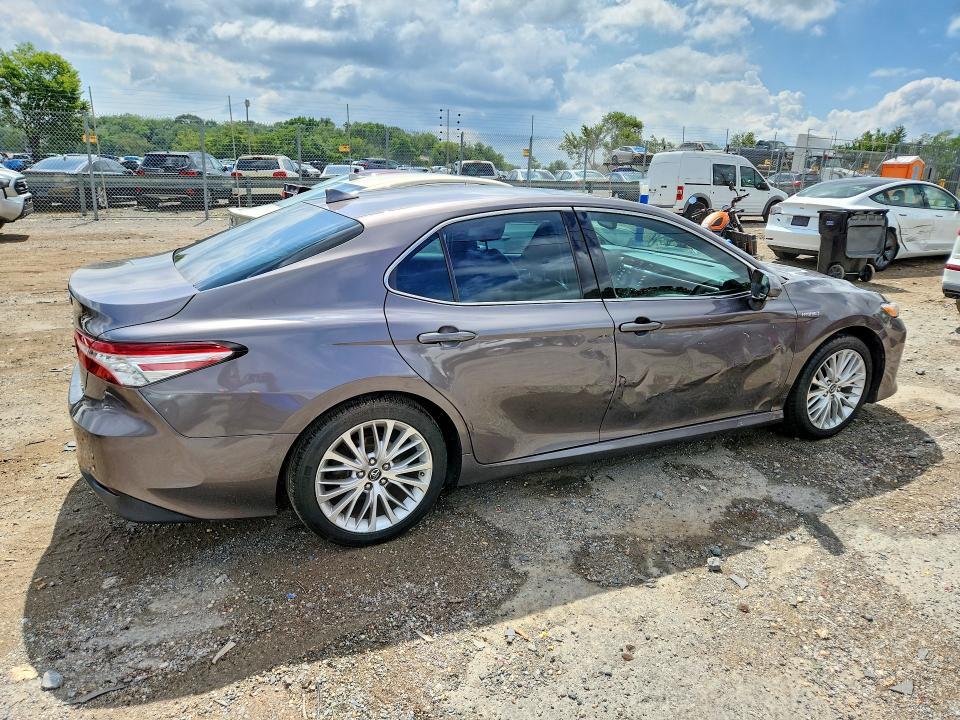 2019 TOYOTA CAMRY HYBRID XLE — Фото 3 из 12