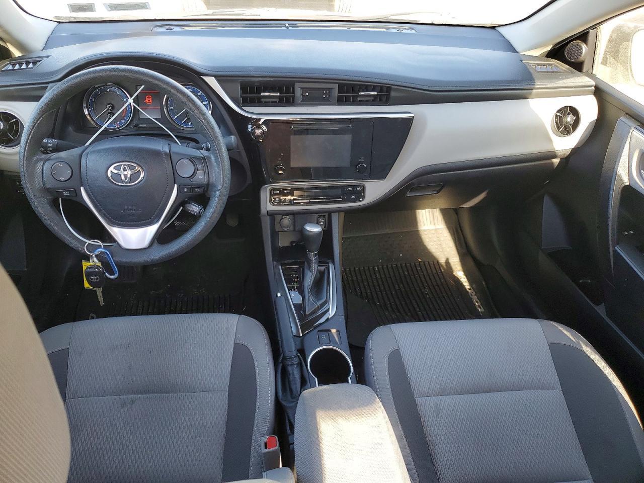 2019 TOYOTA COROLLA L — Фото 8 из 12