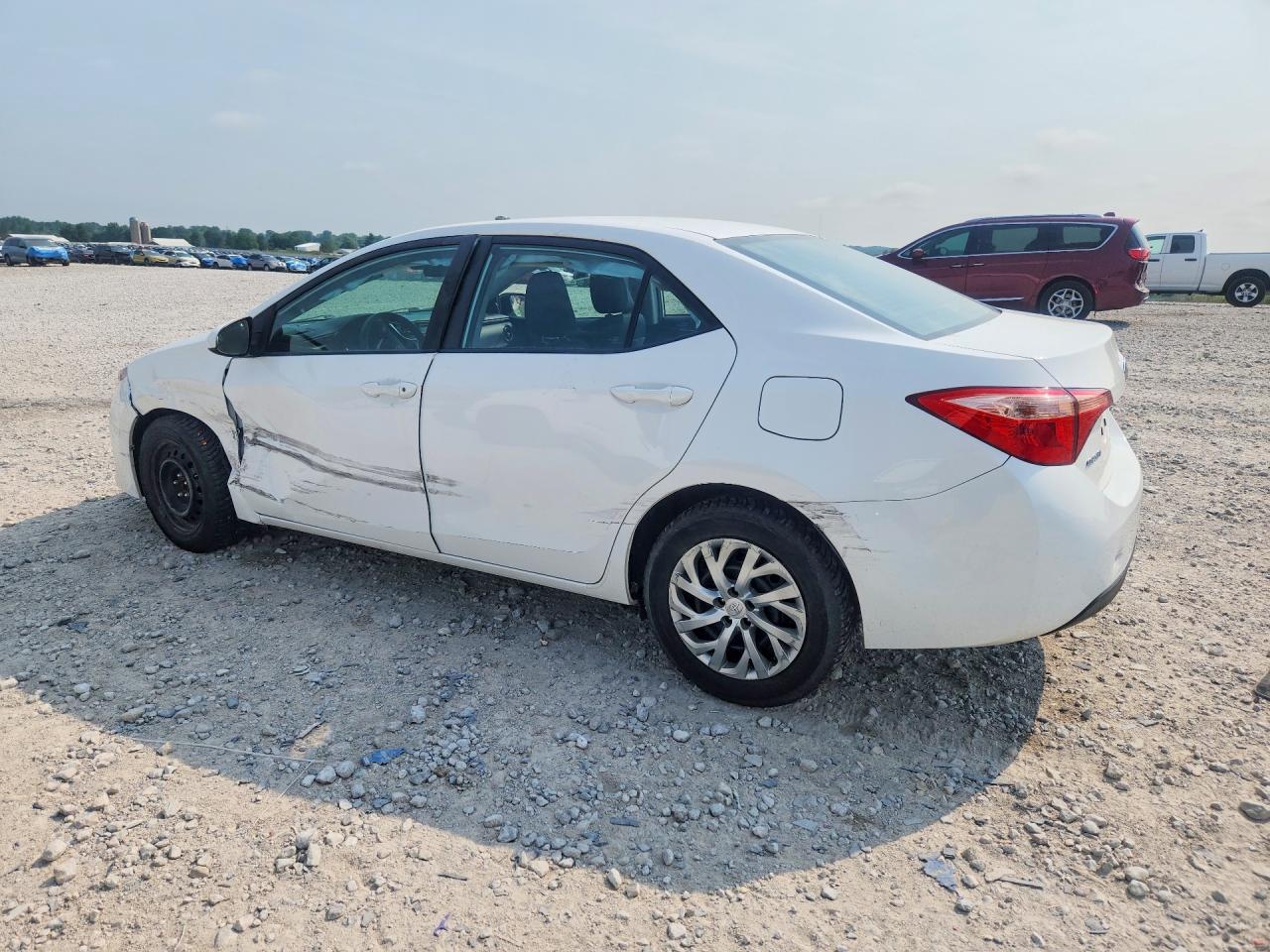 2019 TOYOTA COROLLA LE — Фото 2 из 12