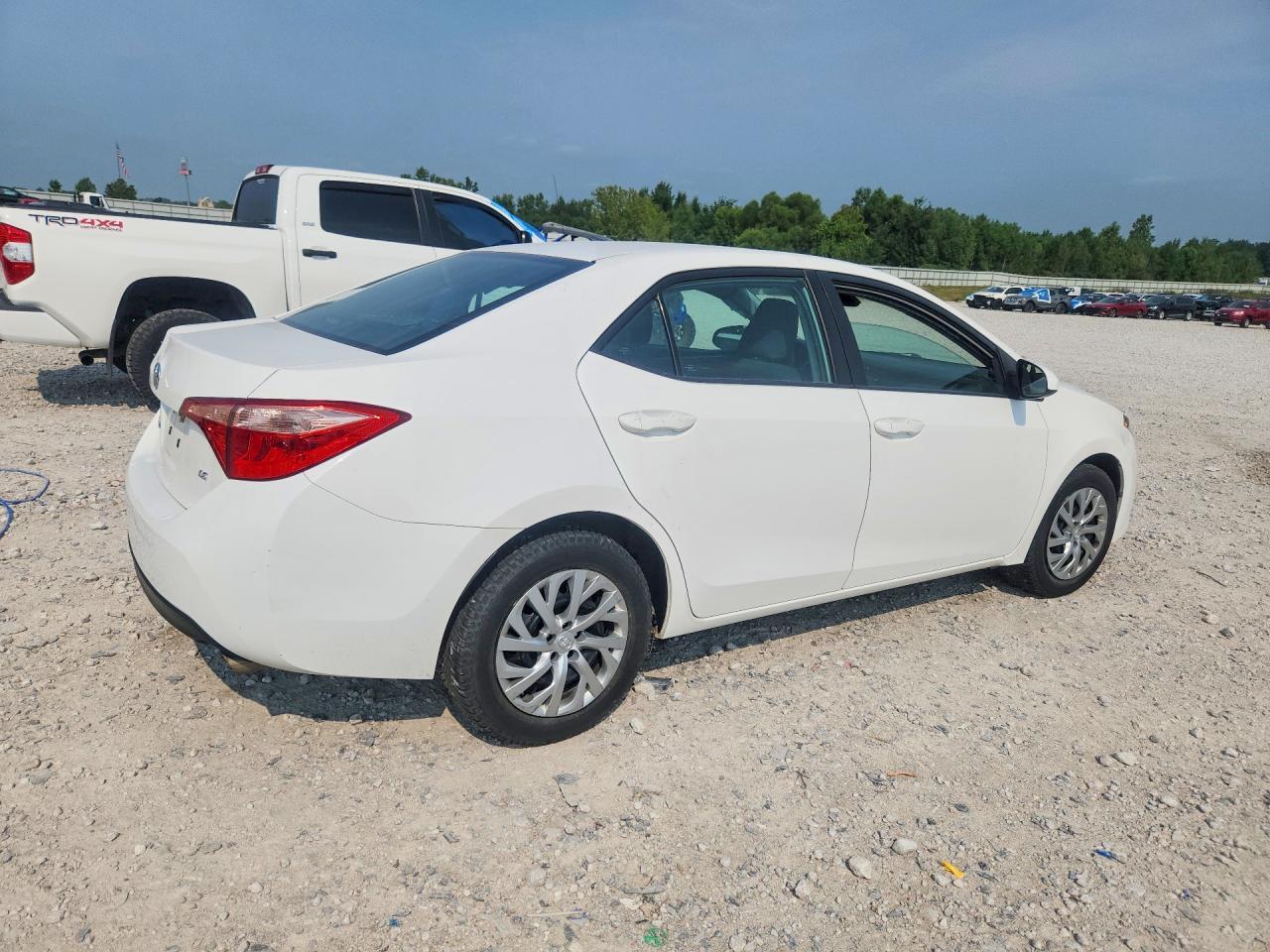 2019 TOYOTA COROLLA LE — Фото 3 из 12
