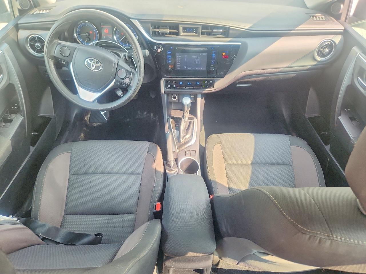 2019 TOYOTA COROLLA LE — Фото 8 из 12