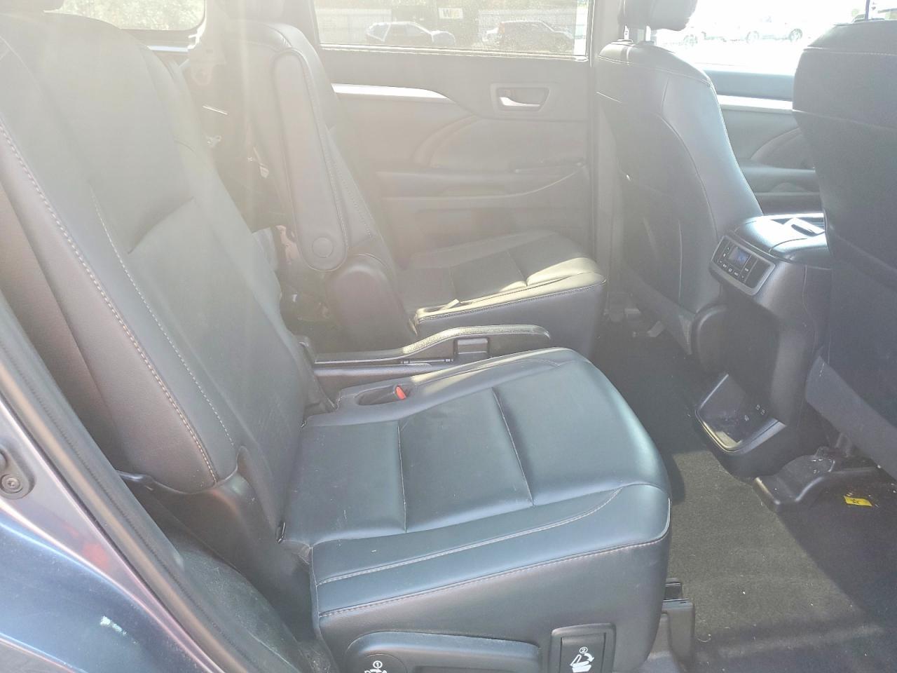 2019 TOYOTA HIGHLANDER XLE — Фото 11 из 14