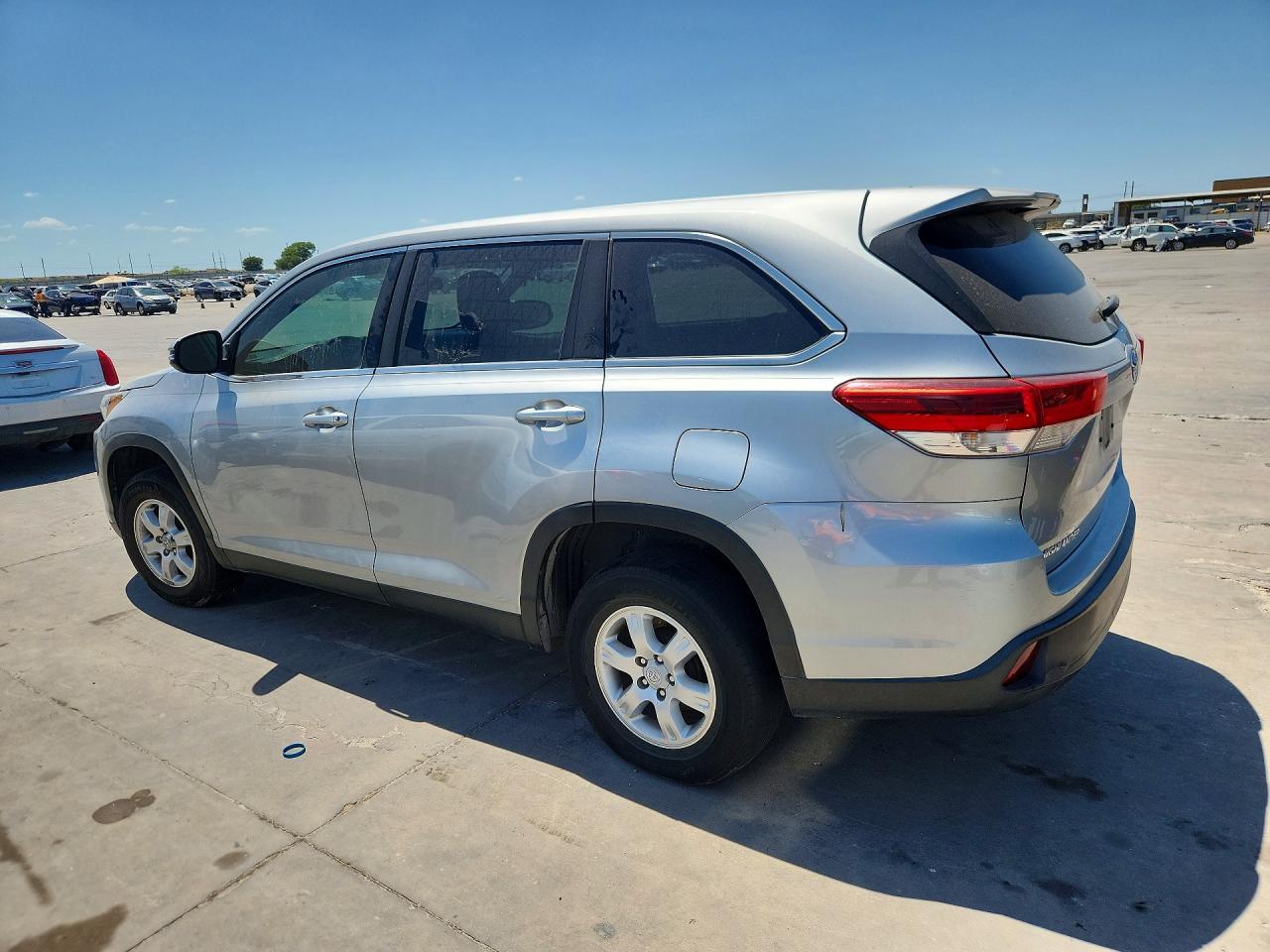 2019 TOYOTA HIGHLANDER LE — Фото 2 из 13