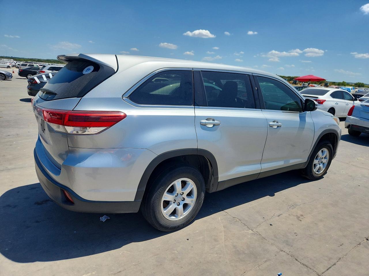 2019 TOYOTA HIGHLANDER LE — Фото 3 из 13